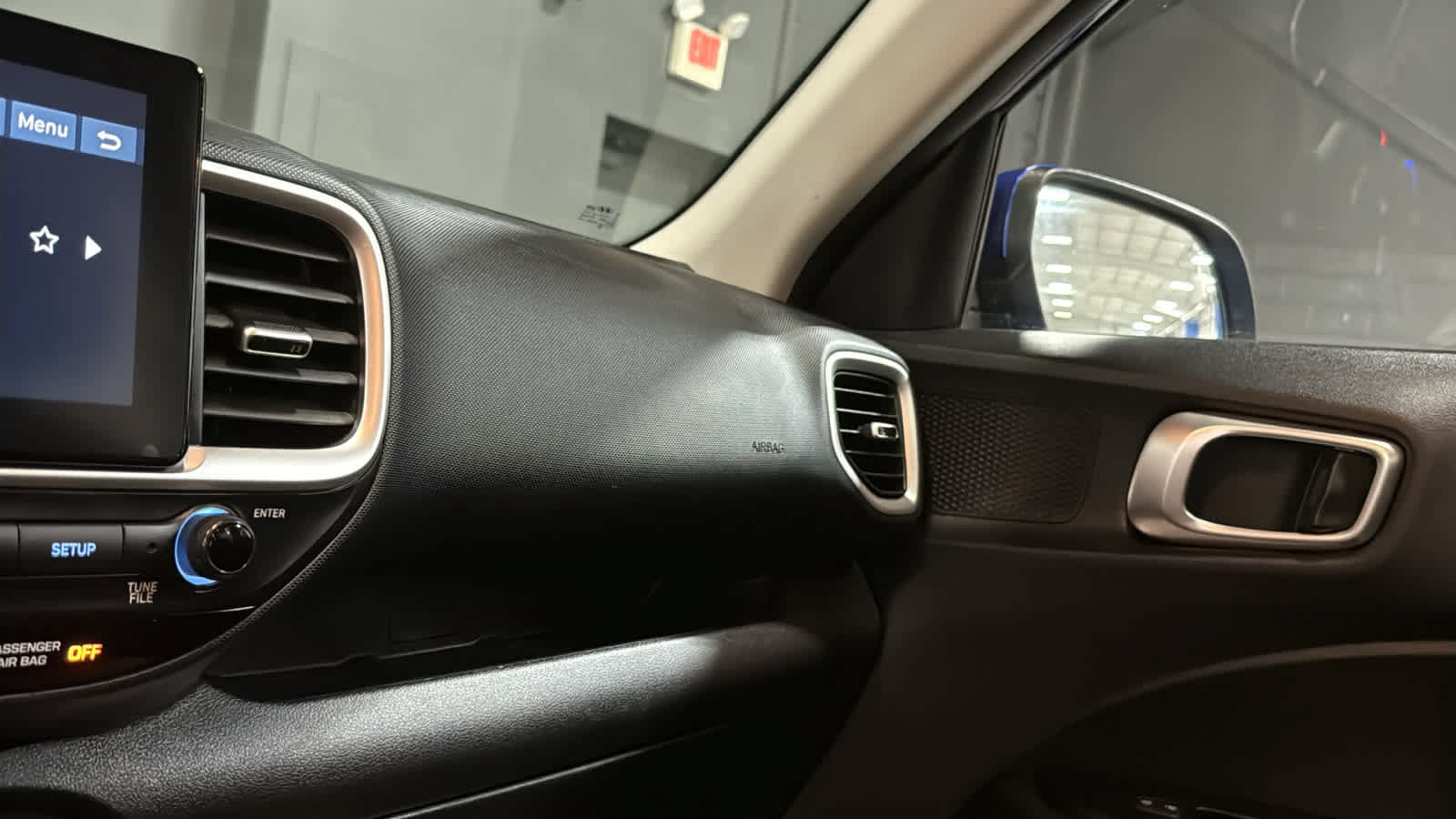 Used 2023 Hyundai Venue SE FWD image 18