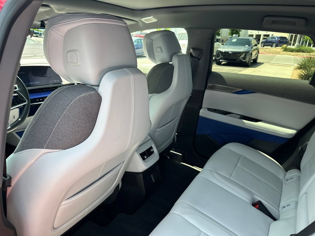 Certified 2025 Cadillac Optiq Sport 1 AWD/4WD image 36