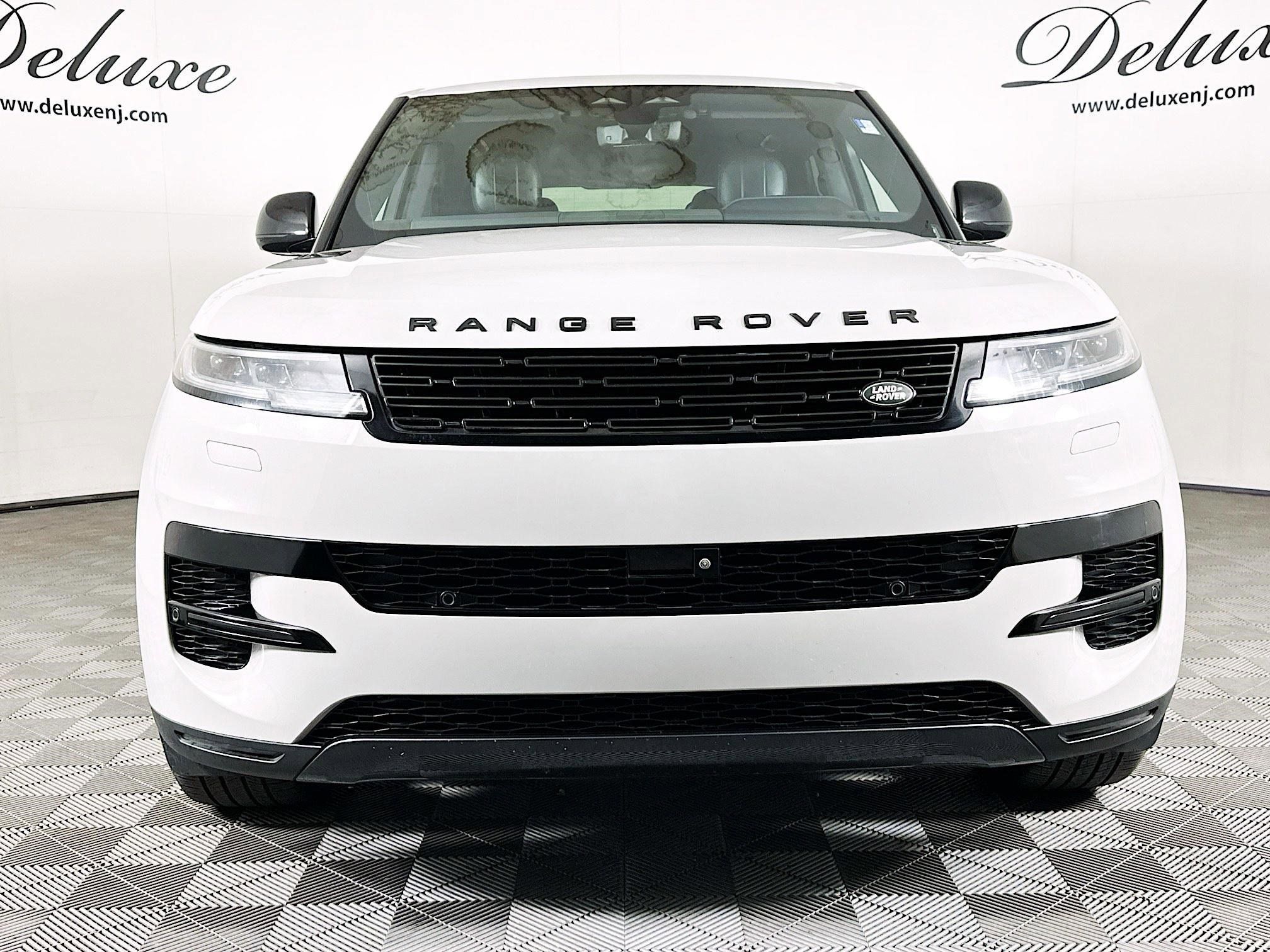 Used 2025 Land Rover Range Rover Sport SE AWD/4WD image 2