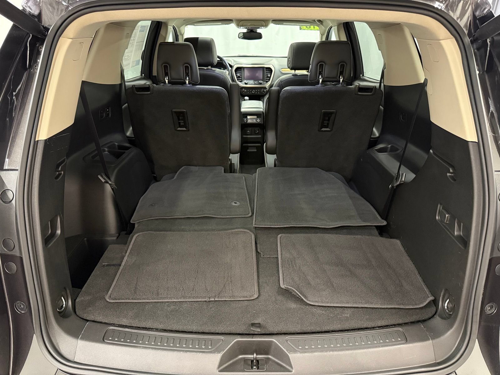 Used 2018 GMC Acadia Denali w/ Technology Package FWD image 6