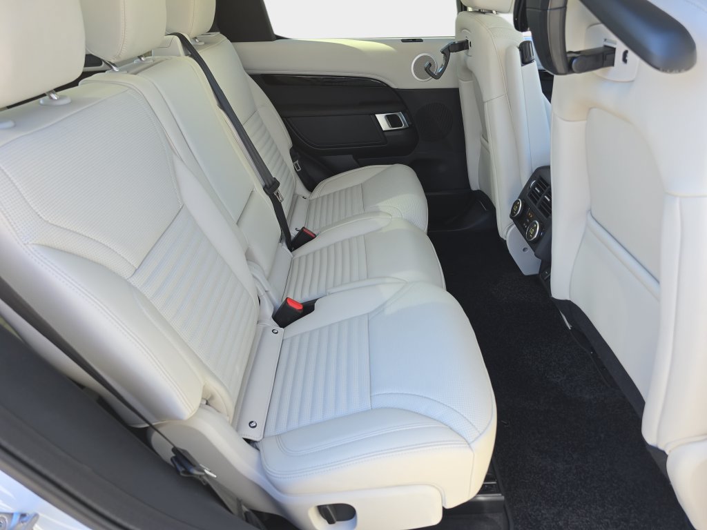 New 2026 Land Rover Discovery S AWD/4WD image 11