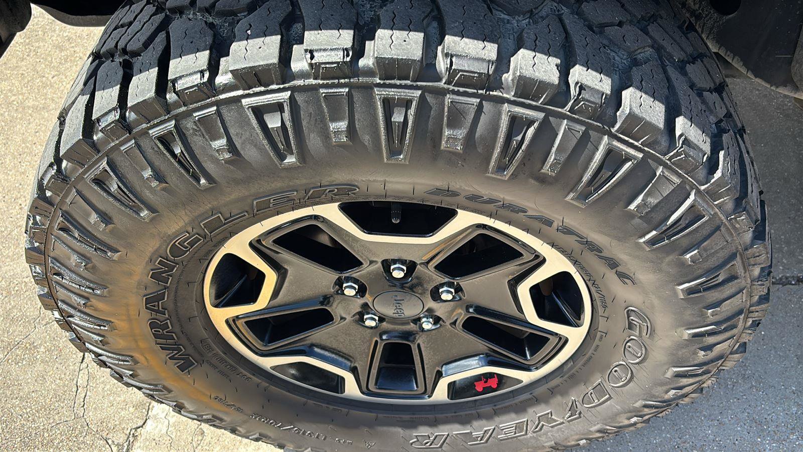 Used 2017 Jeep Wrangler Unlimited Rubicon AWD/4WD image 12