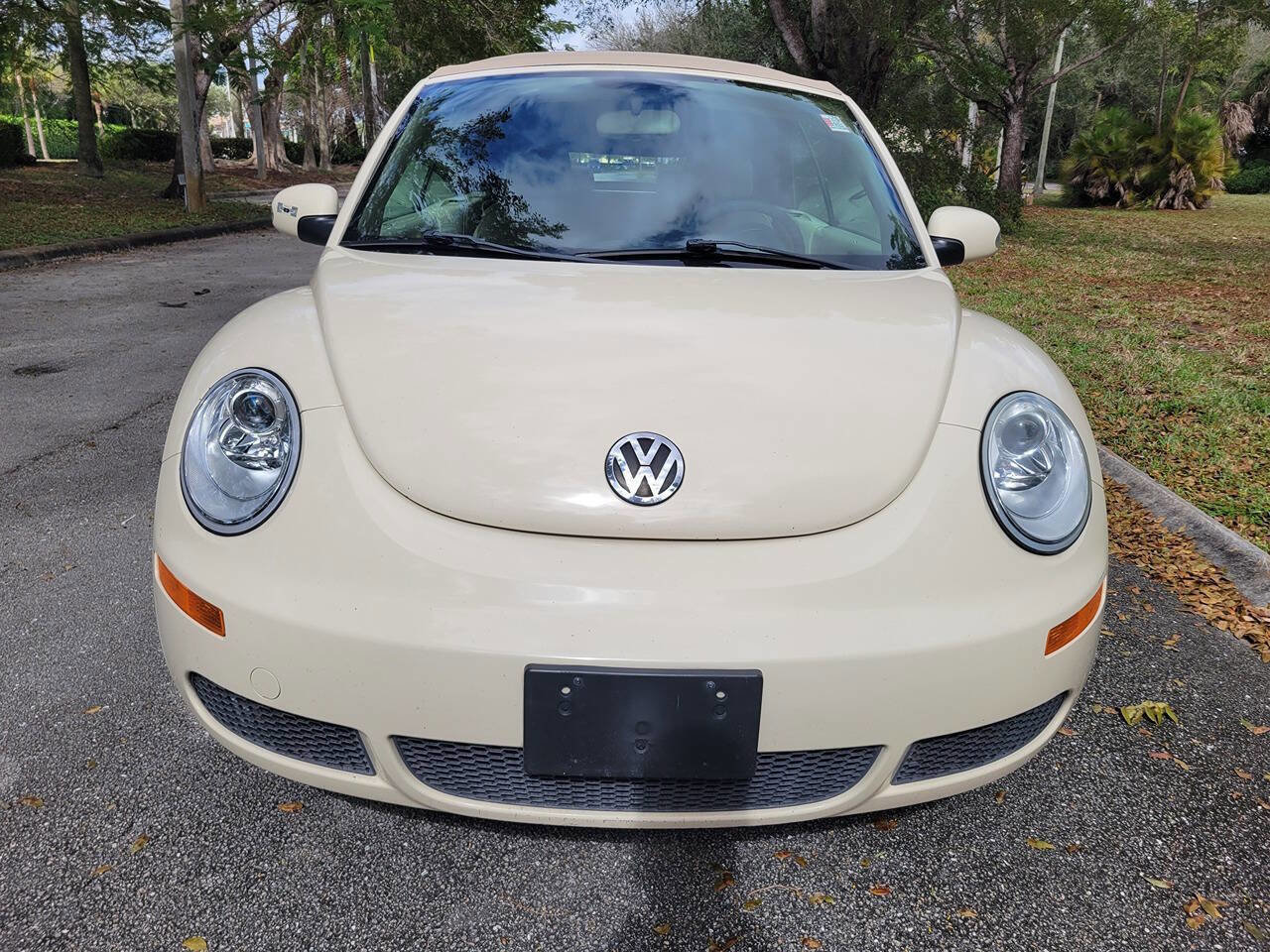 Used 2008 Volkswagen Beetle S image 2