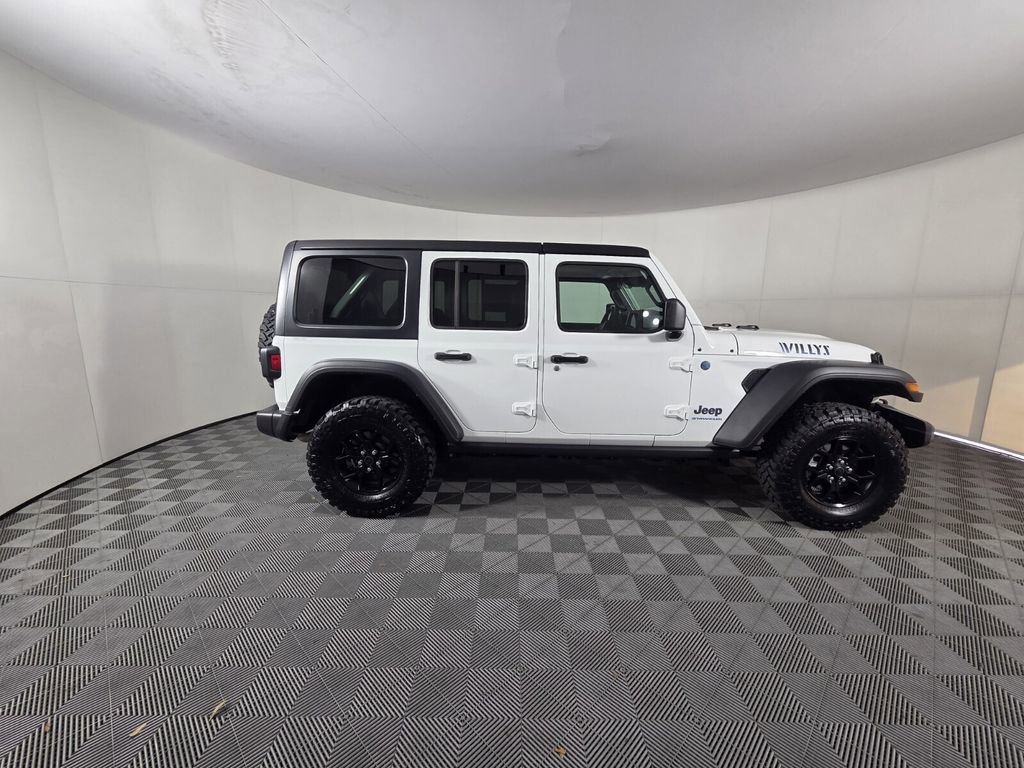 Certified 2025 Jeep Wrangler Willys image 5