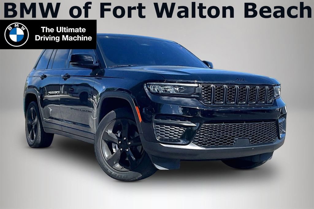 Used 2022 Jeep Grand Cherokee Altitude RWD image 1