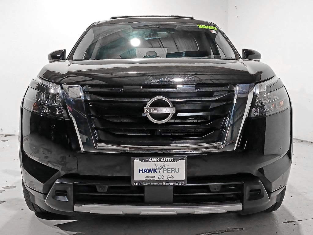 Used 2025 Nissan Pathfinder SL AWD/4WD image 2