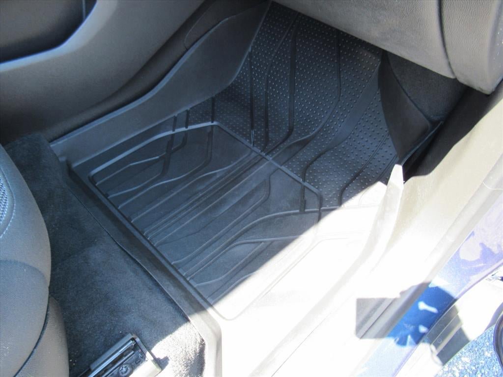 Used 2022 Chevrolet Traverse LT FWD image 35