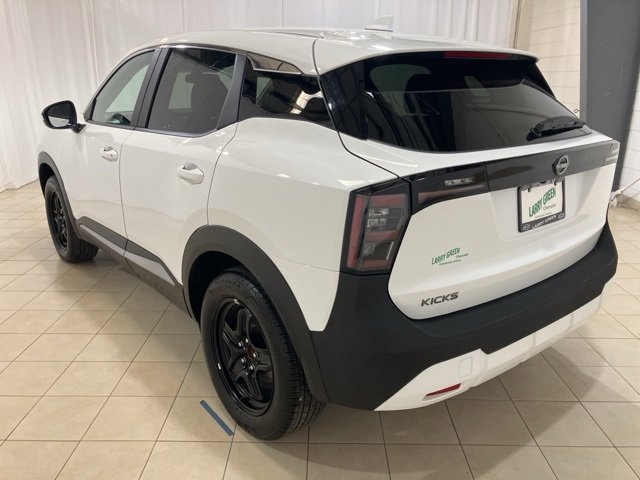 Used 2025 Nissan Kicks SV image 3