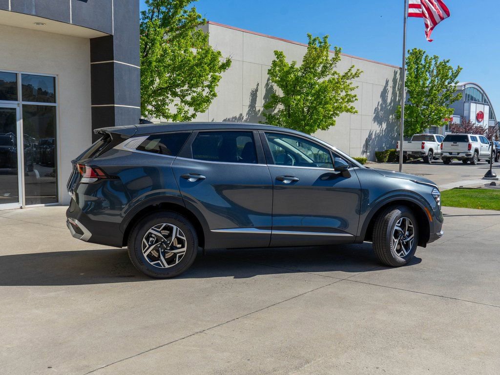 Used 2025 Kia Sportage LX image 8