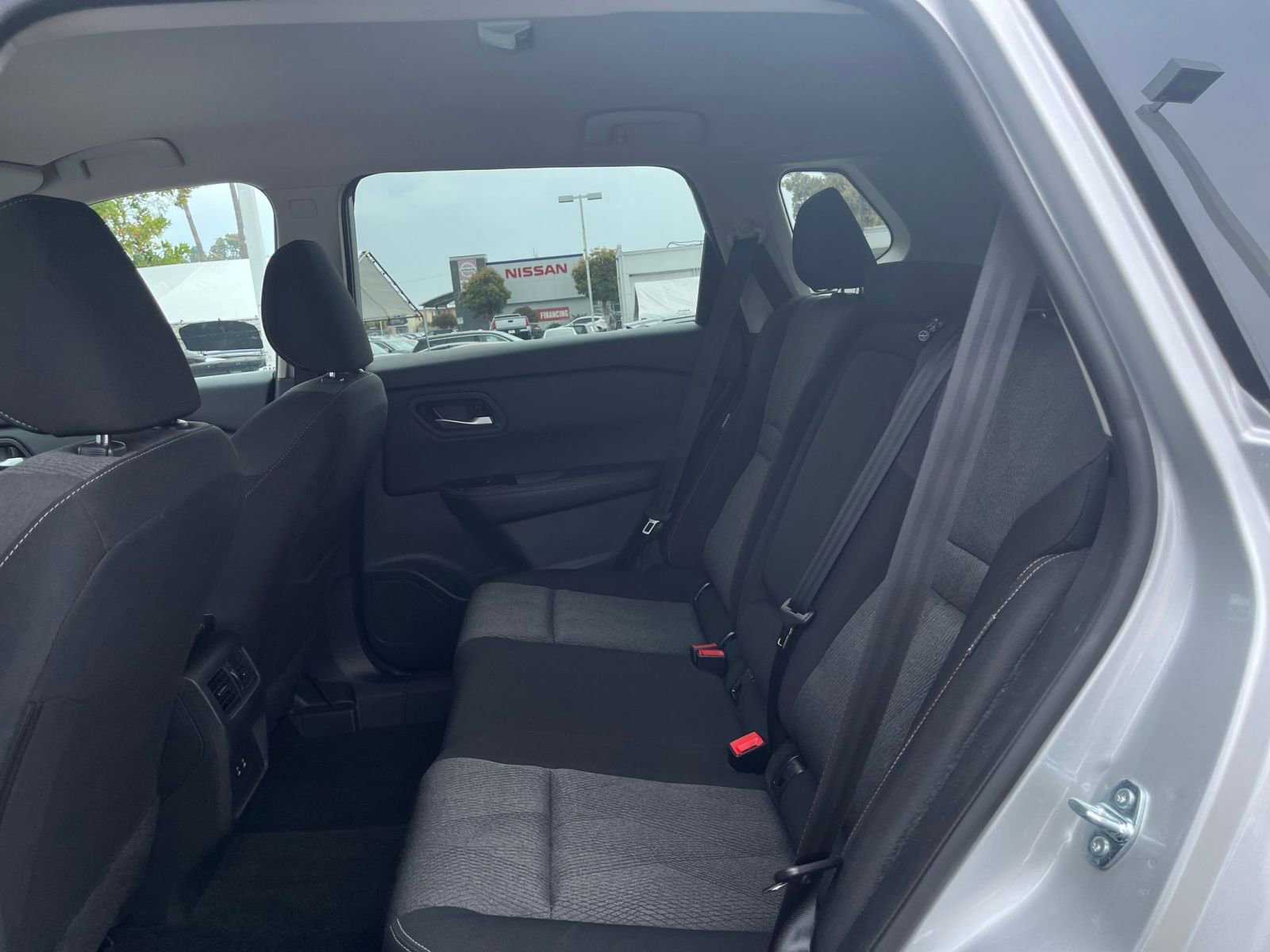 Used 2025 Nissan Rogue SV FWD image 27