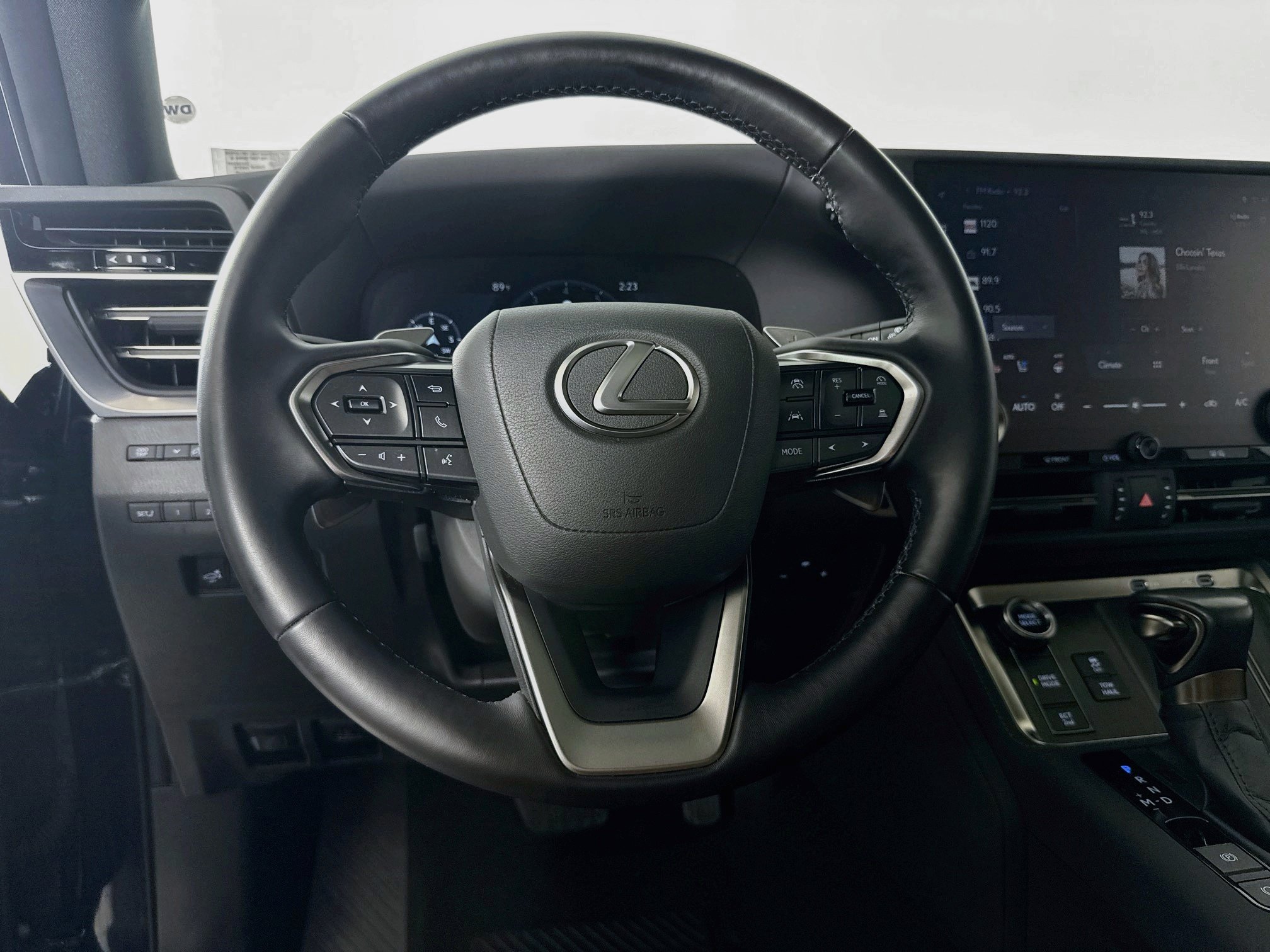 Used 2025 Lexus GX 550 w/ Accessory Package (31) AWD/4WD image 12