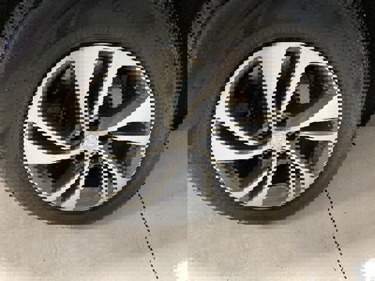 Used 2021 Buick Envision Essence w/ Technology Package I AWD/4WD image 9