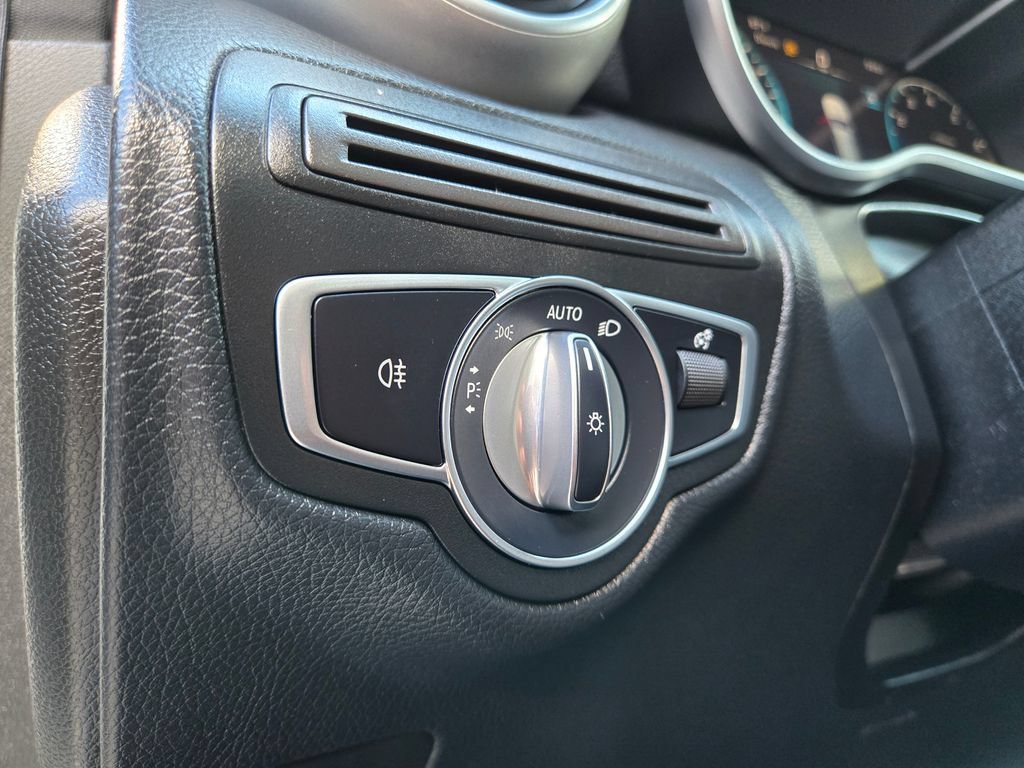 Used 2021 Mercedes-Benz GLC 300 4MATIC image 18