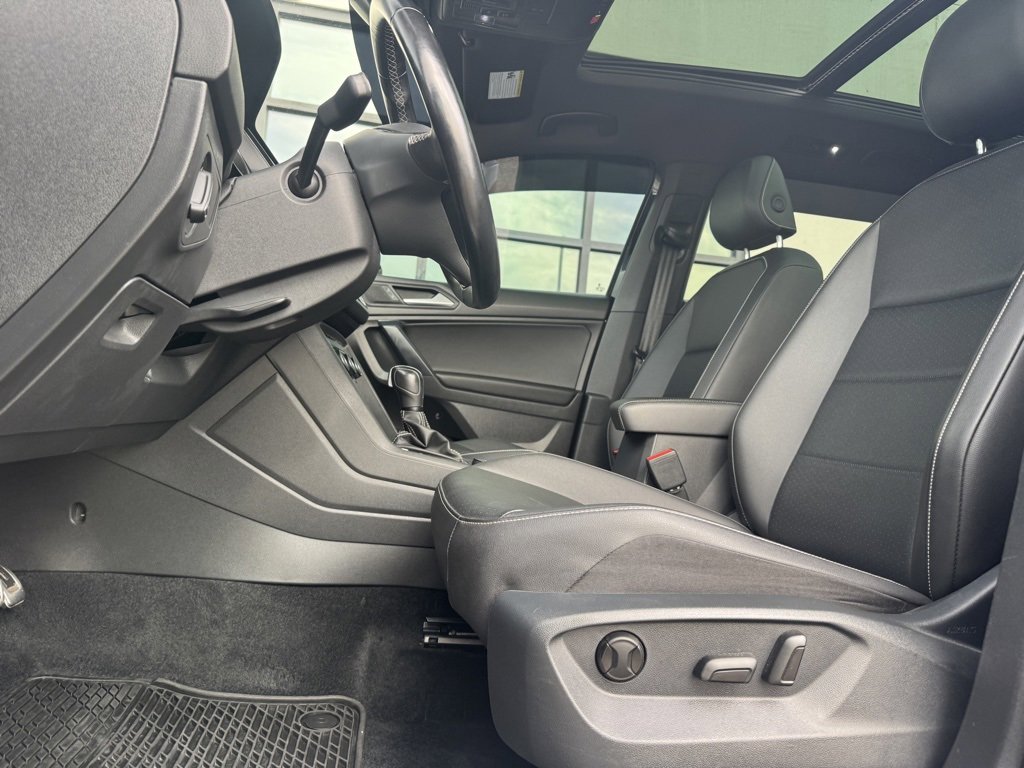 Used 2021 Volkswagen Tiguan SE R-Line image 6
