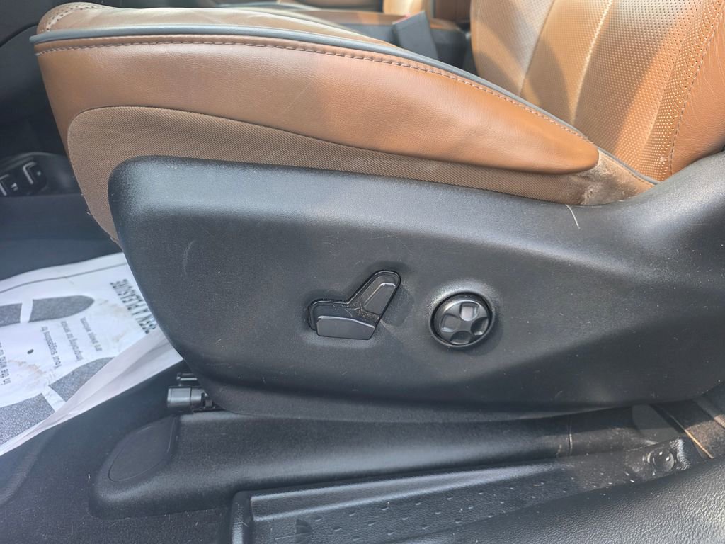 Used 2017 Chrysler Pacifica Limited w/ UConnect Theater Package image 10