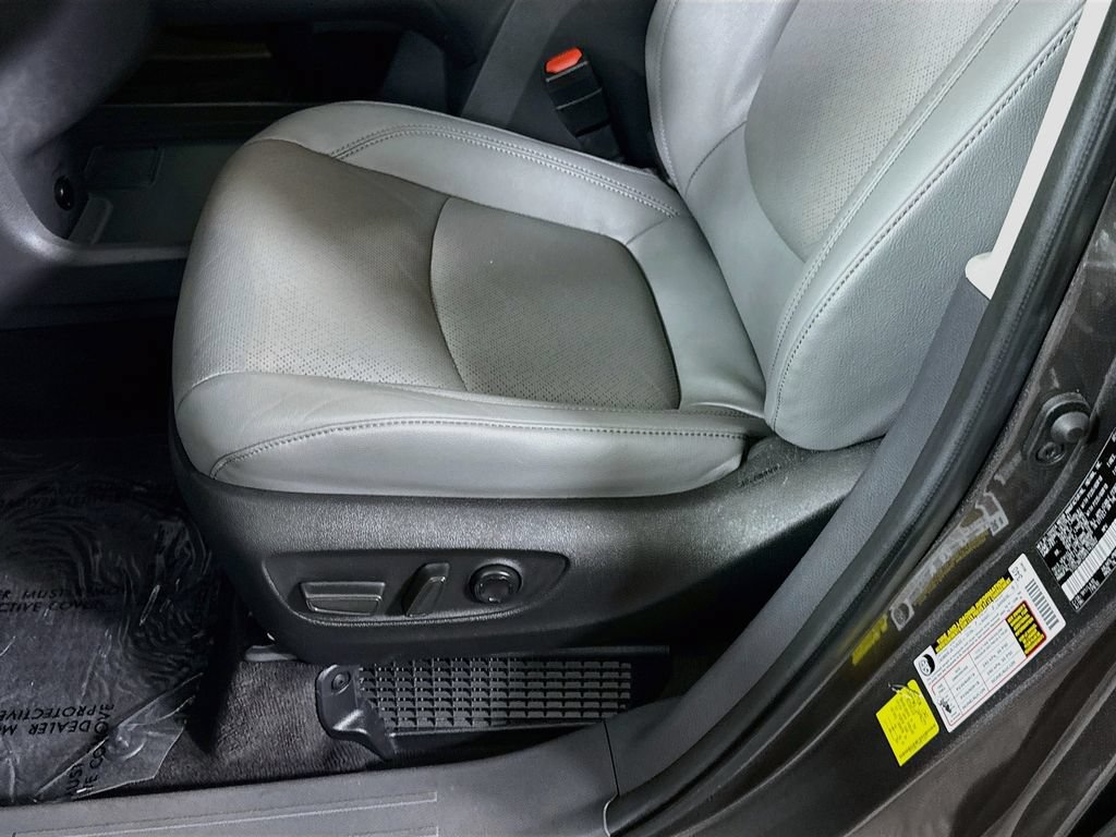 Certified 2024 Toyota Sienna Limited AWD/4WD image 24