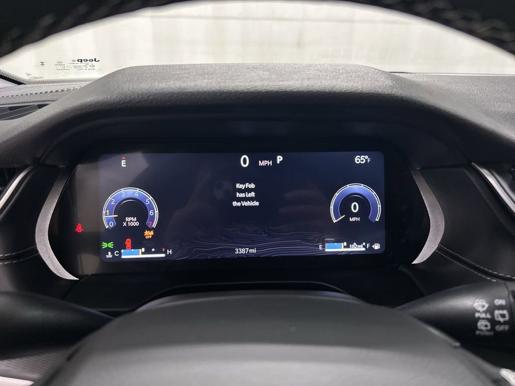 Used 2024 Jeep Grand Cherokee Altitude AWD/4WD image 13