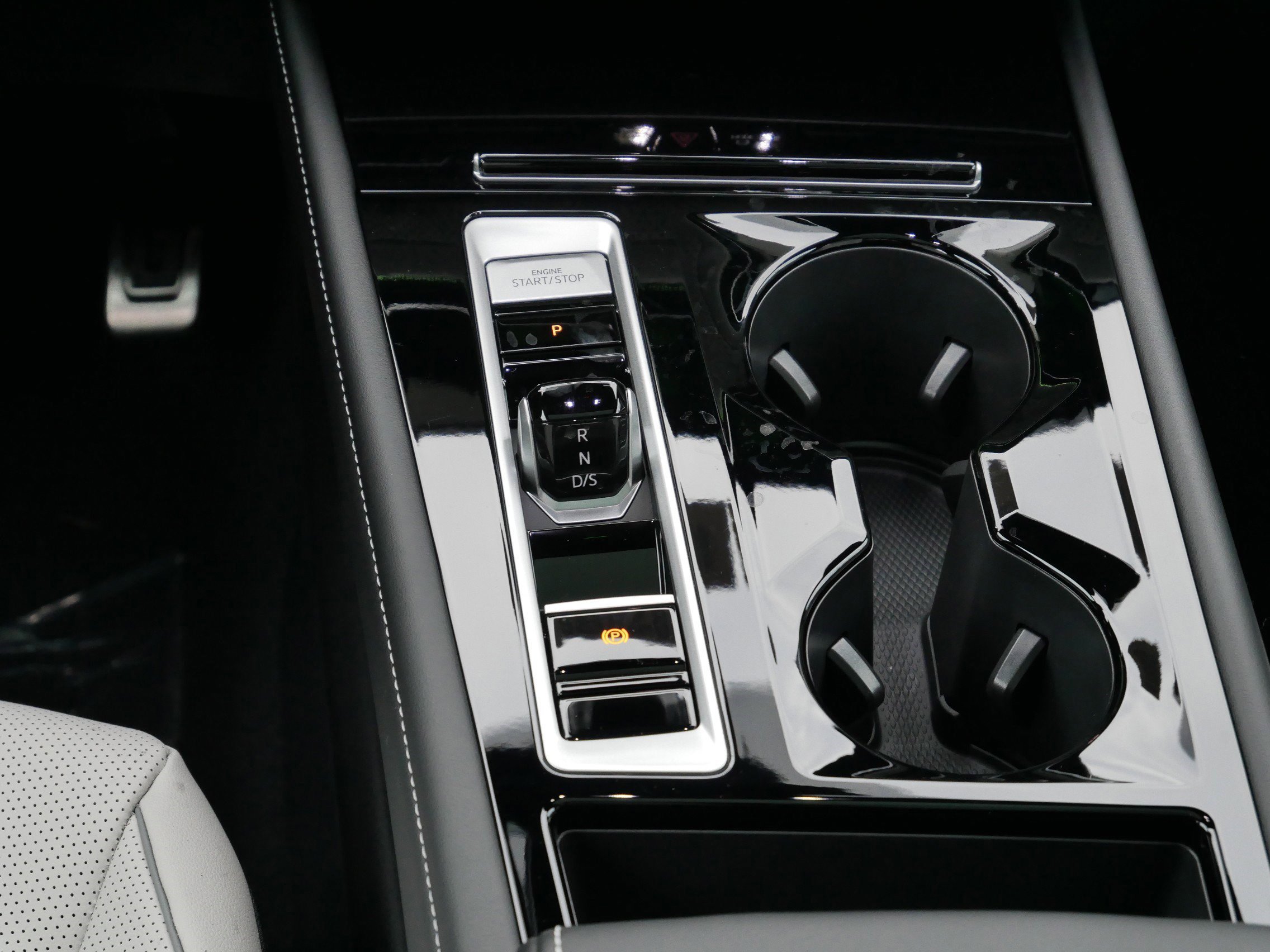 New 2026 Volkswagen Atlas Cross Sport SEL Premium R-Line image 11