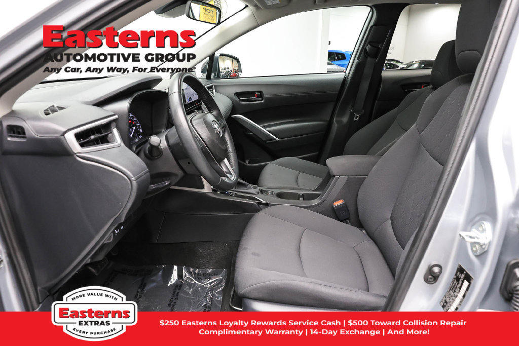 Used 2025 Toyota Corolla Cross LE FWD image 14