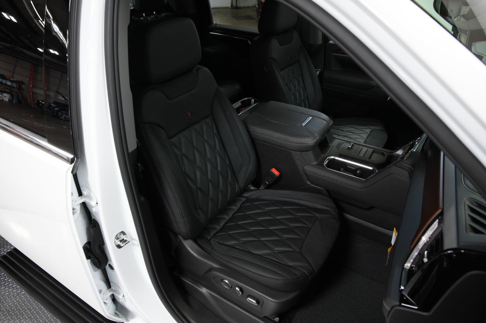 New 2025 GMC Sierra 2500 Denali w/ Denali Reserve Package image 18