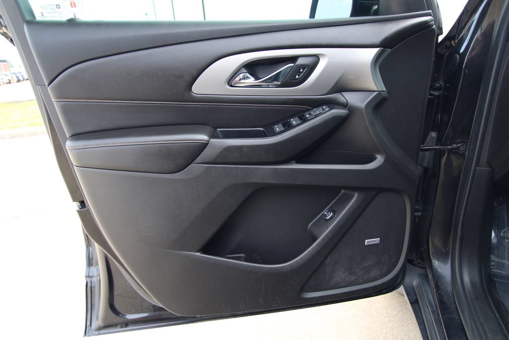 Used 2019 Chevrolet Traverse LT w/ LPO, Blackout Package AWD/4WD image 40
