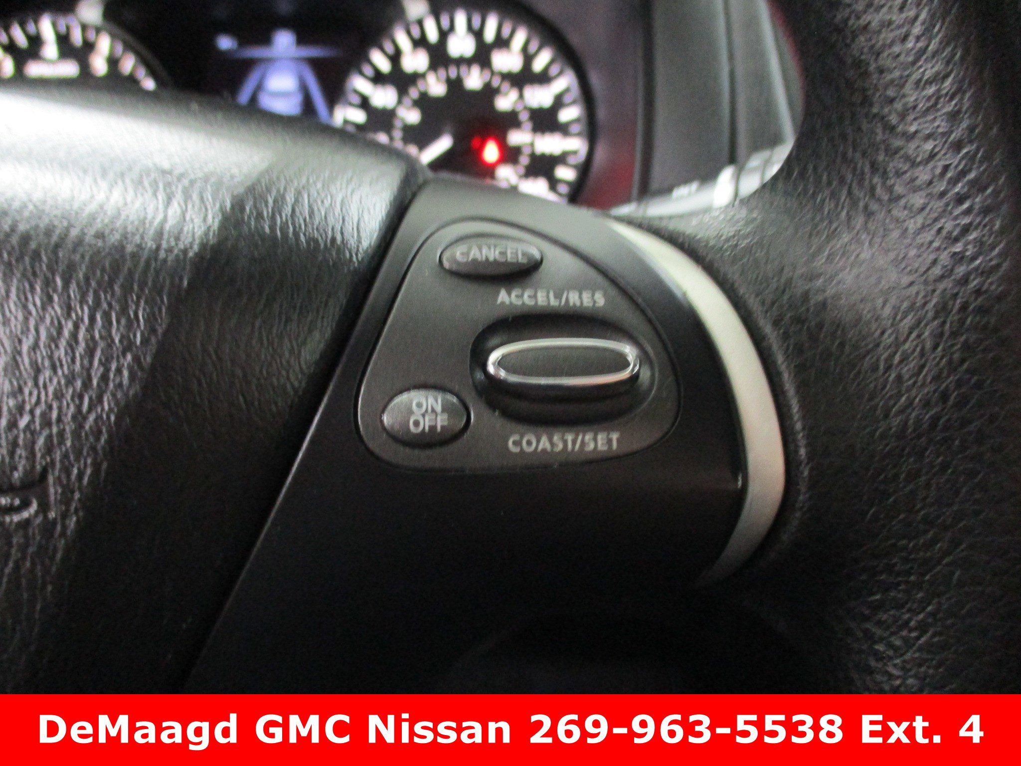 Used 2019 Nissan Pathfinder S image 19