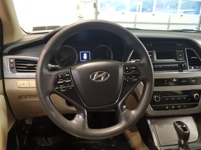 Used 2015 Hyundai Sonata SE FWD image 16