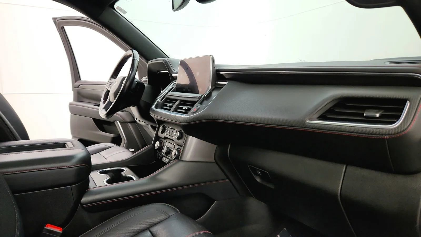 Used 2022 Chevrolet Suburban RST w/ Sport Performance Package image 42