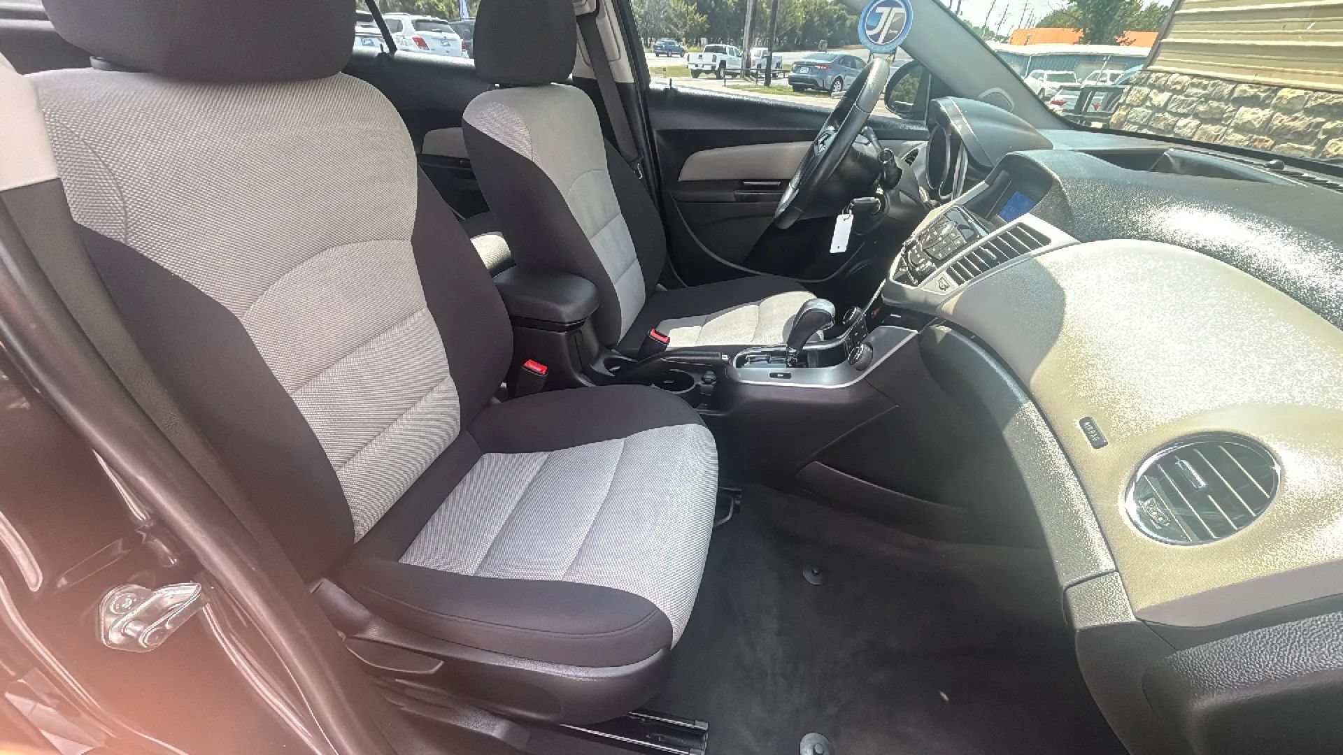 Used 2014 Chevrolet Cruze LS FWD image 15