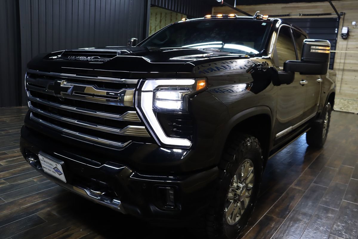 Used 2024 Chevrolet Silverado 2500 High Country w/ High Country Premium Package AWD/4WD image 6