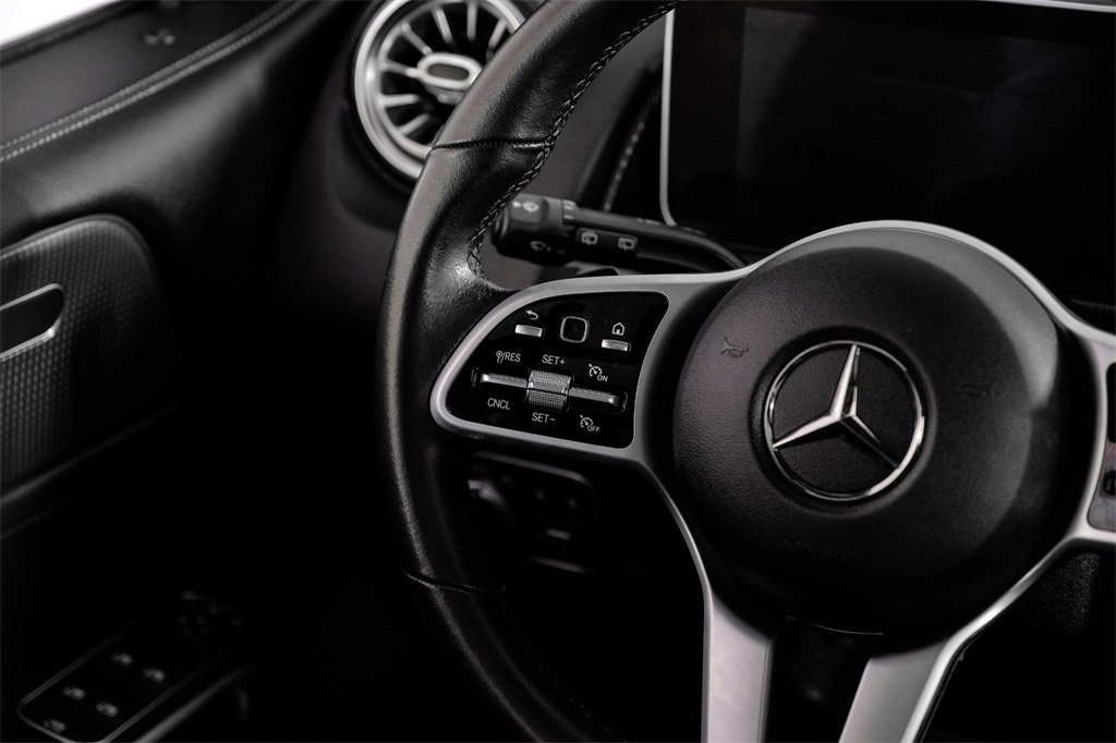 Used 2020 Mercedes-Benz GLB 250 w/ Premium Package image 16