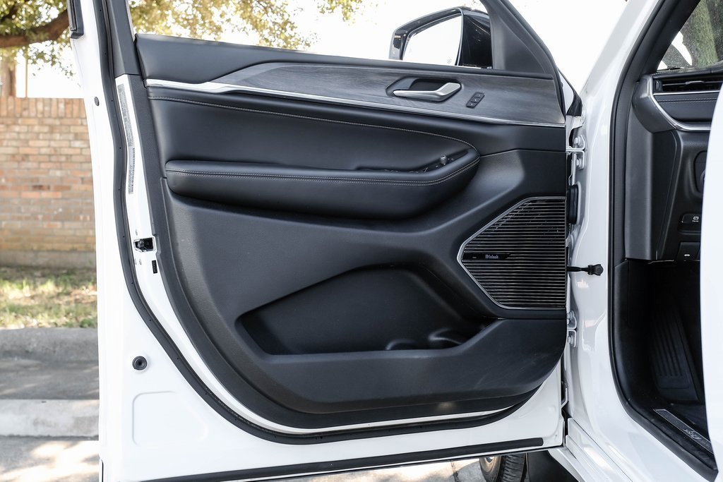 Used 2022 Jeep Grand Cherokee L Overland w/ MOPAR Finishing Package image 55