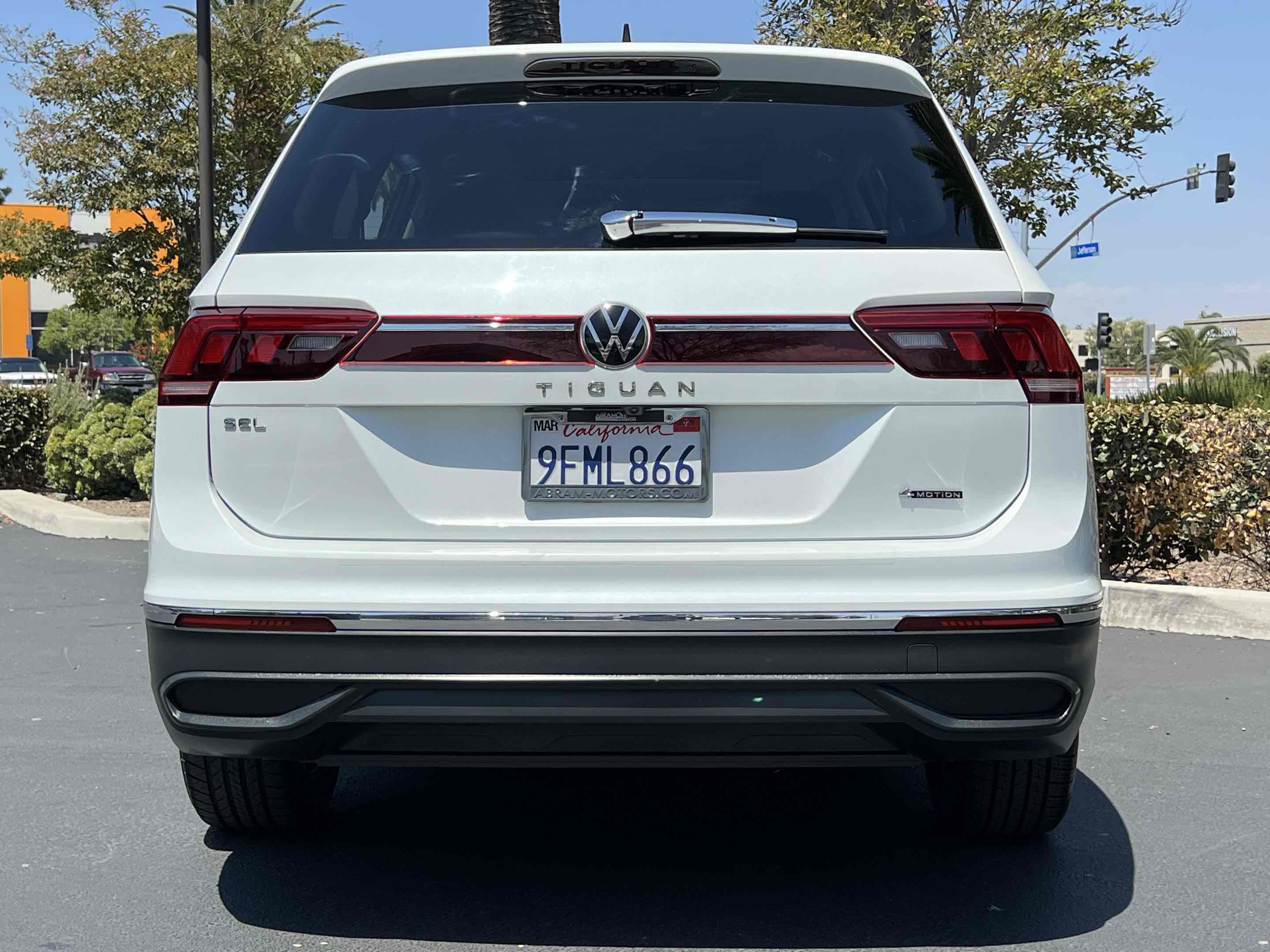 Used 2023 Volkswagen Tiguan SE w/ Panoramic Sunroof Package image 20
