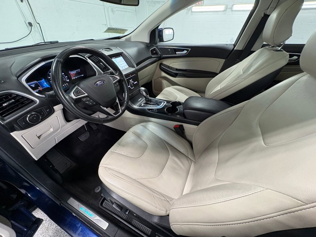 Used 2016 Ford Edge Titanium w/ Technology Package AWD/4WD image 21