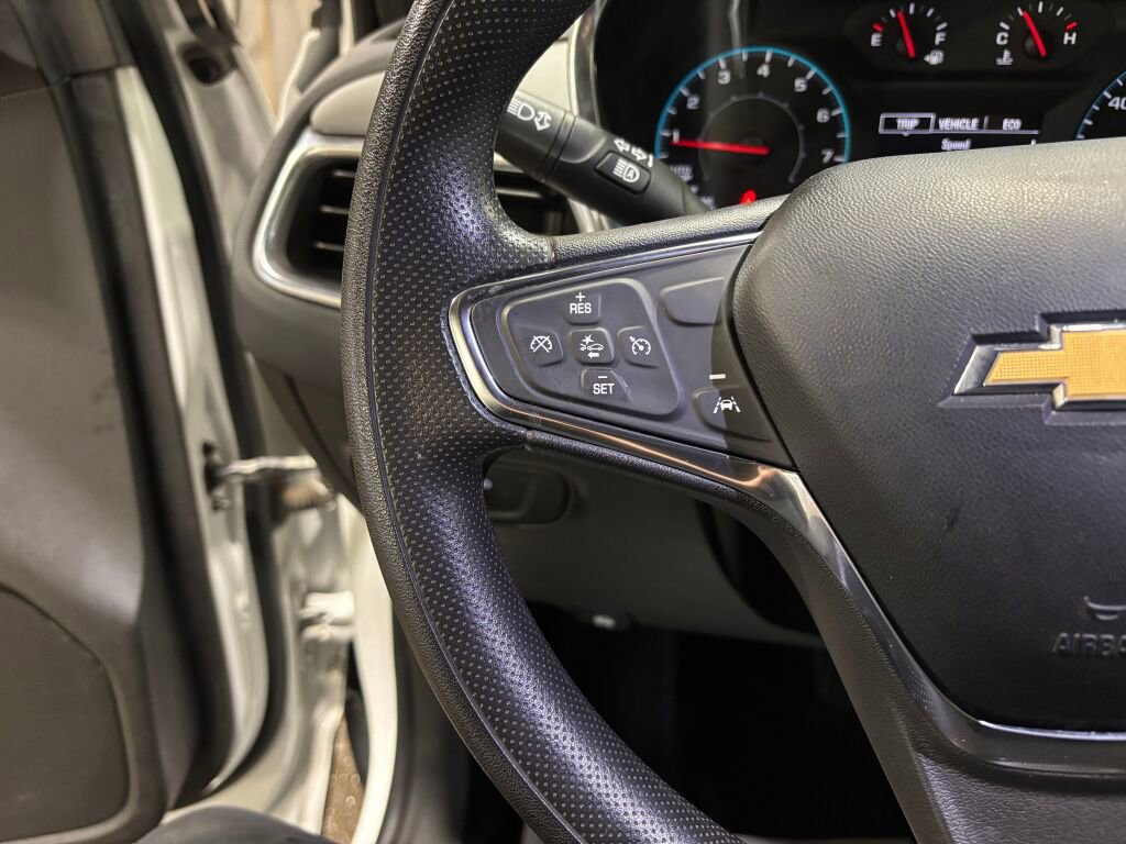 Used 2021 Chevrolet Equinox LS w/ LS Convenience Package image 9