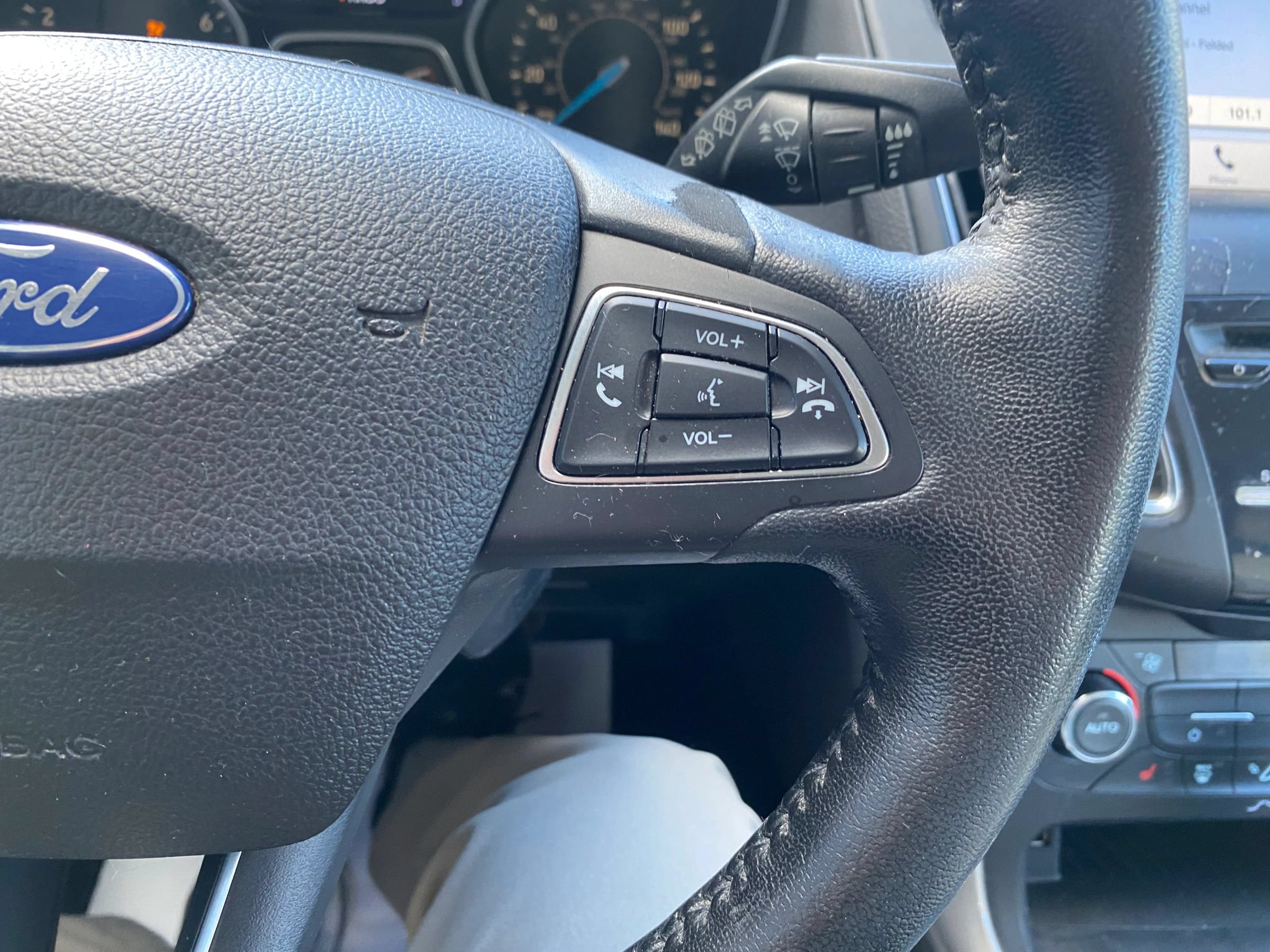 Used 2016 Ford Focus Titanium FWD image 15