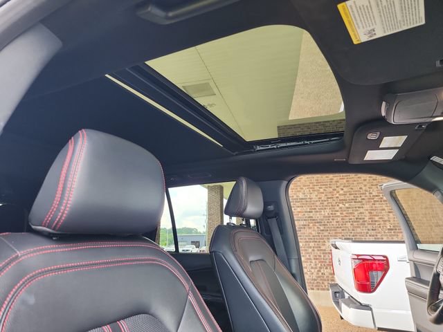 Used 2022 Ford Expedition Limited RWD image 12