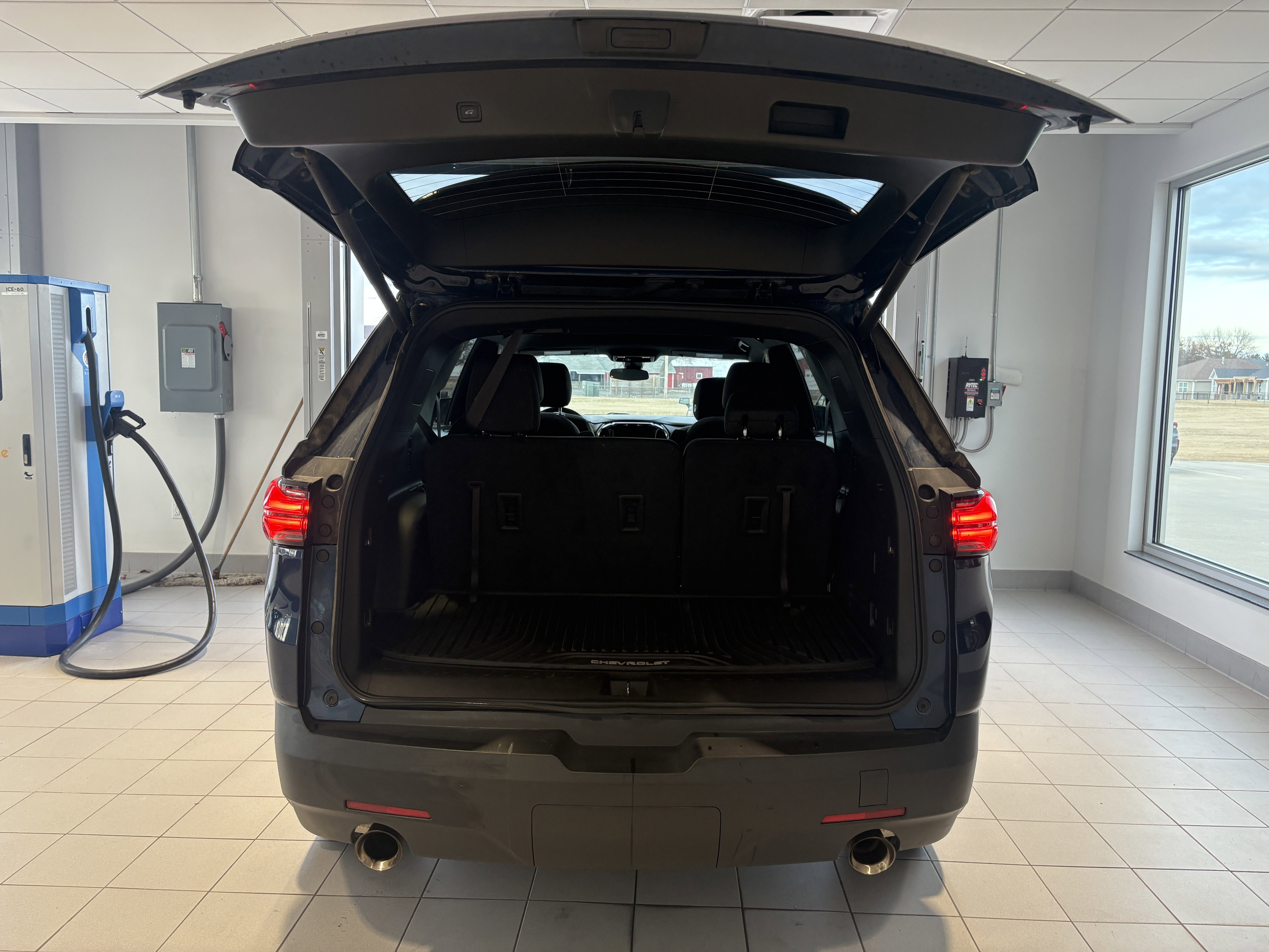 Used 2023 Chevrolet Traverse LT image 5
