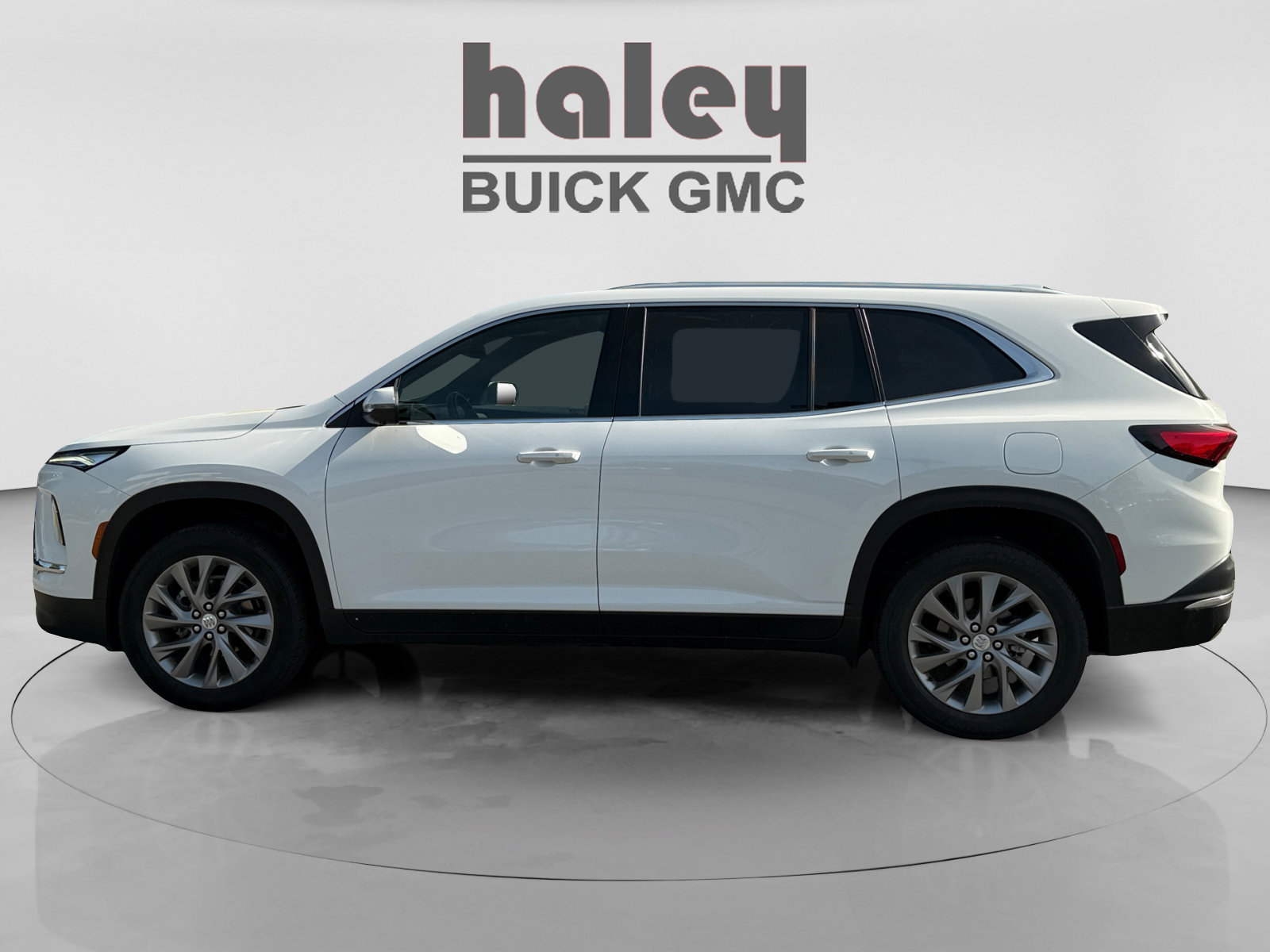 Used 2025 Buick Enclave Preferred image 2