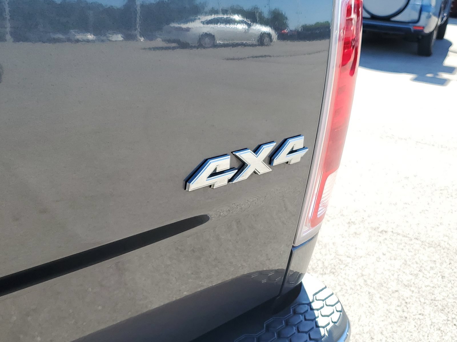 Used 2016 RAM 1500 Laramie w/ Convenience Group AWD/4WD image 7