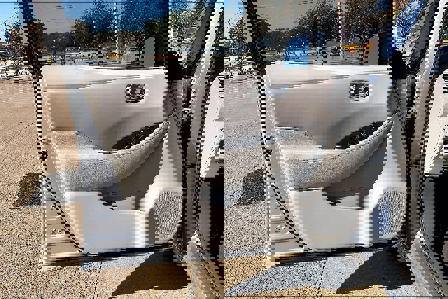 Used 2011 Nissan Leaf w/ Protection Pkg image 27