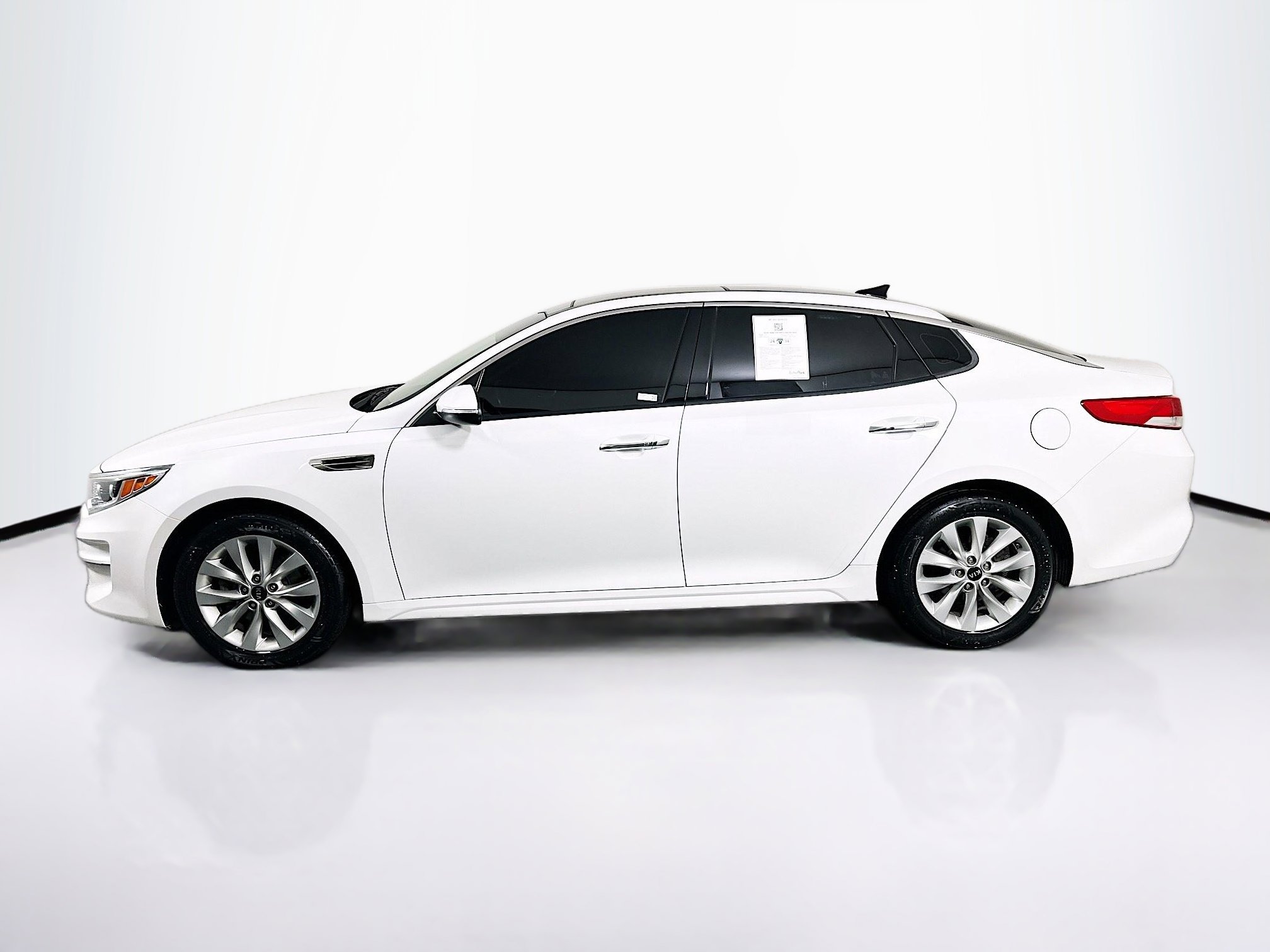 Used 2017 Kia Optima EX w/ Premium Package FWD image 4