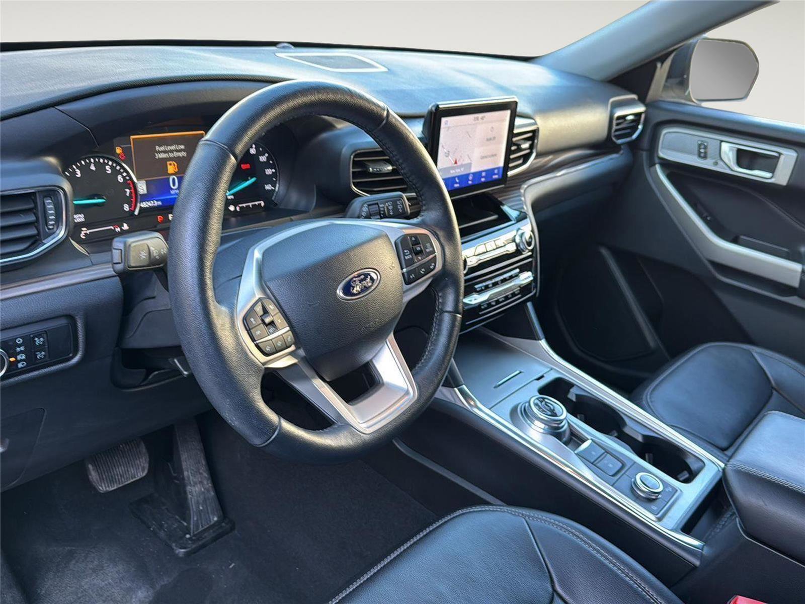 Used 2023 Ford Explorer Limited image 13