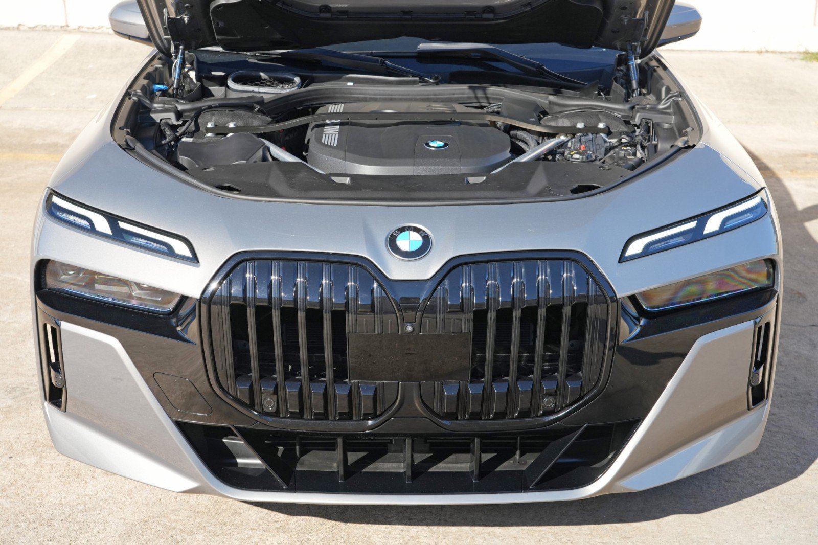 Used 2023 BMW 740i RWD image 8