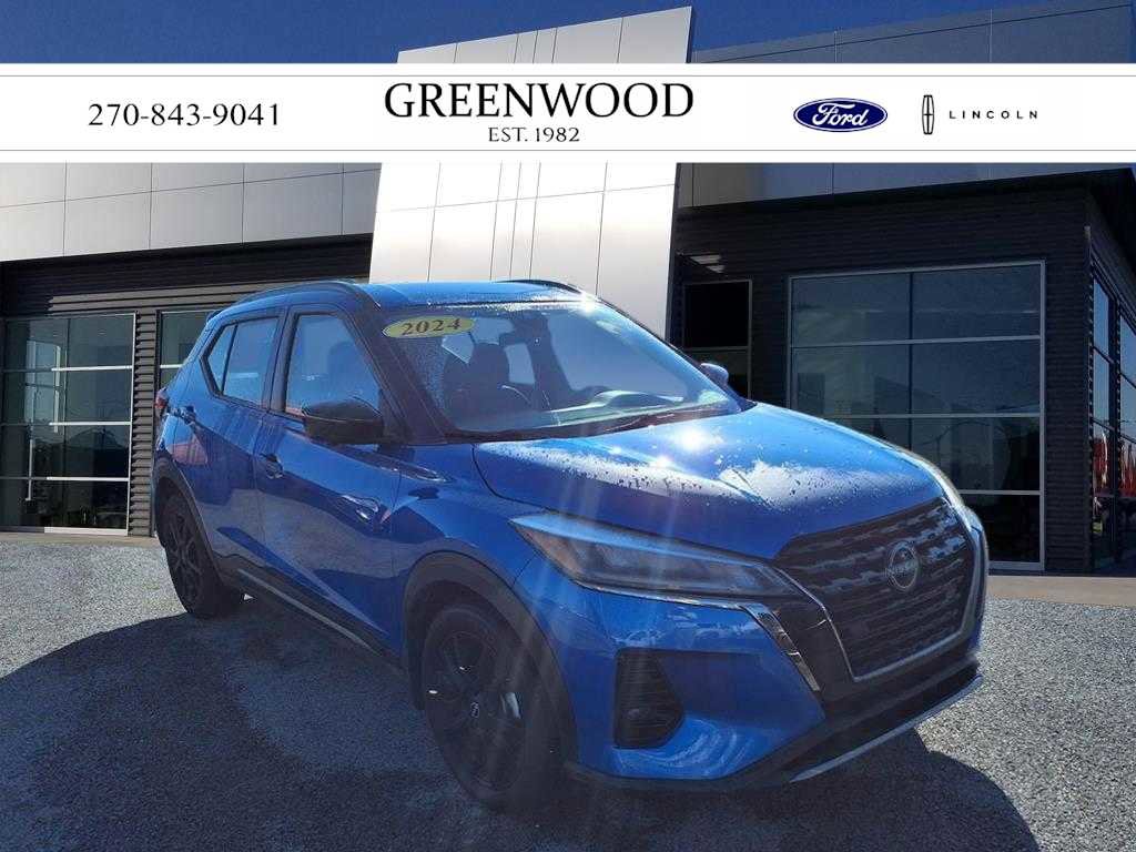 Used 2024 Nissan Kicks SR image 1