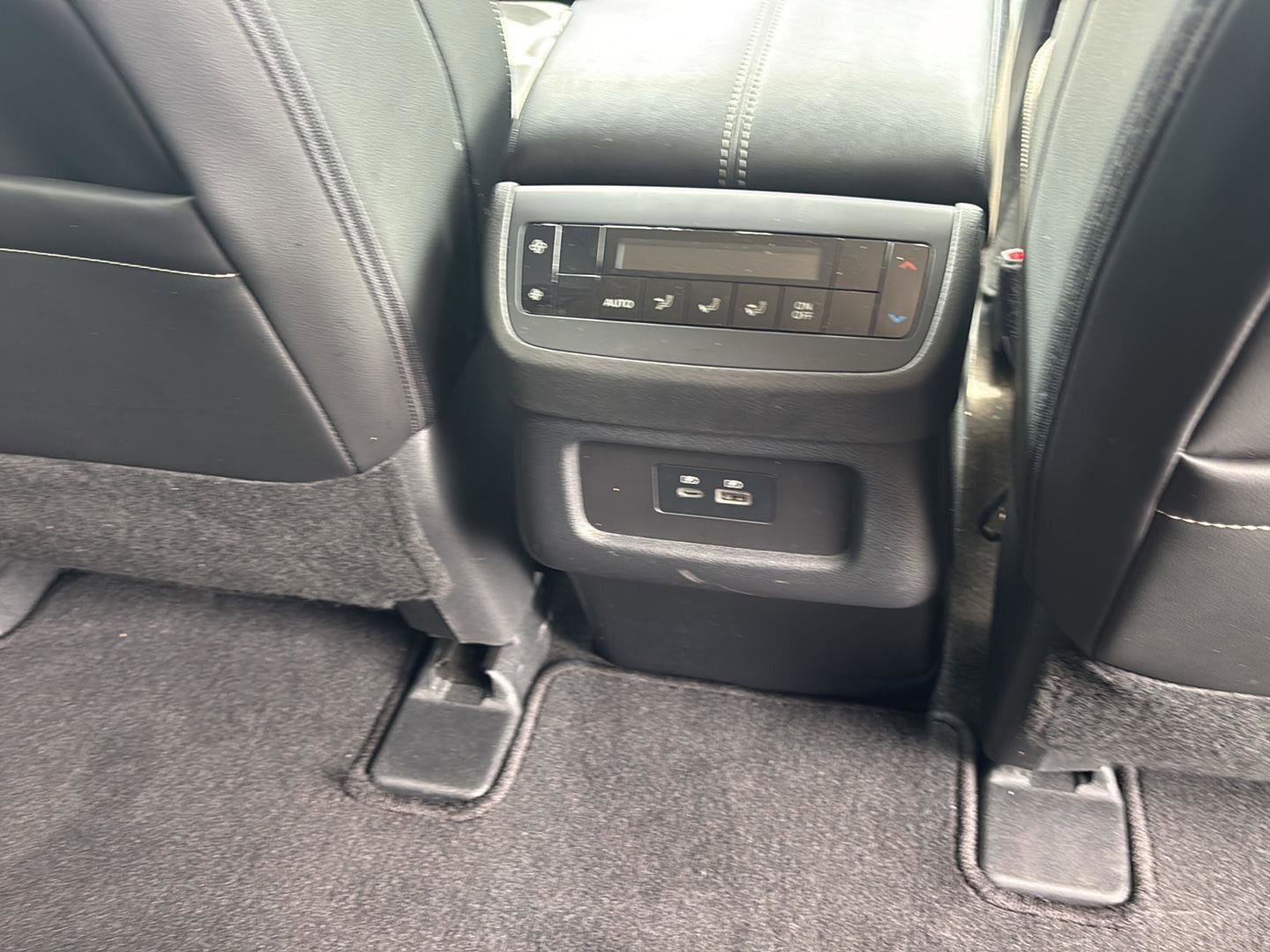 Used 2024 Nissan Pathfinder SL image 24