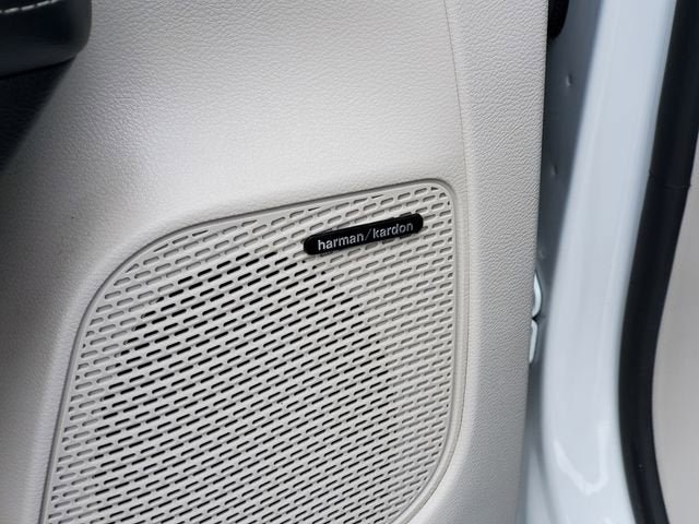 Used 2022 Chrysler Pacifica Limited FWD image 11