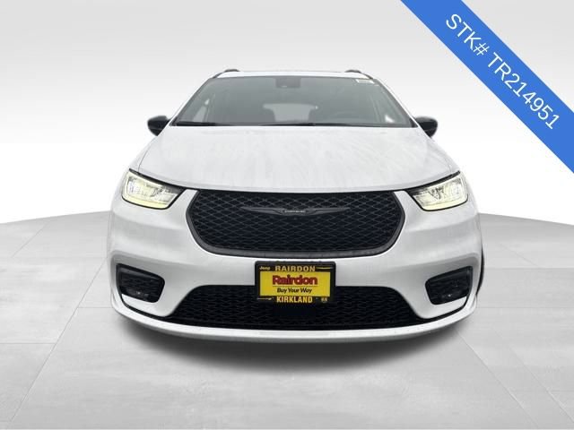 New 2026 Chrysler Pacifica Limited w/ S Appearance Package image 2