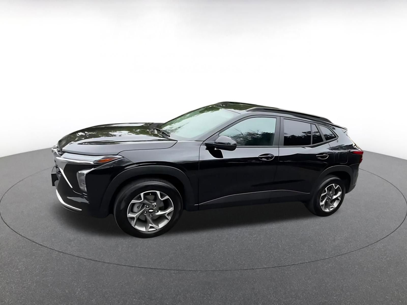 Used 2025 Chevrolet Trax LT w/ LT Convenience Package FWD image 8