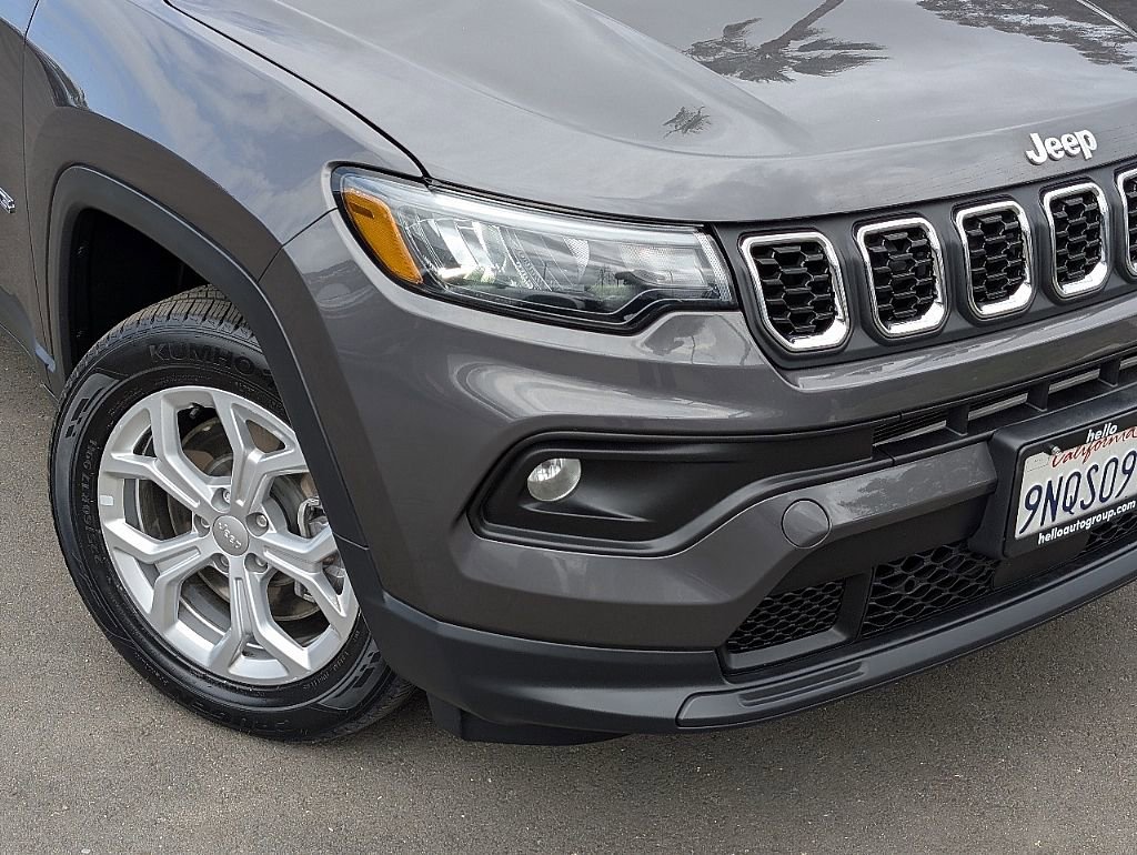 Used 2024 Jeep Compass Latitude AWD/4WD image 6